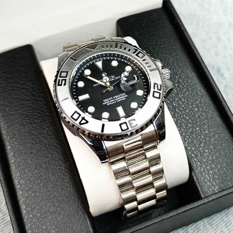 Yacht-Master Style Men’s Black Dial Quartz Watch – Silver Bezel & Stainless Steel Bracelet